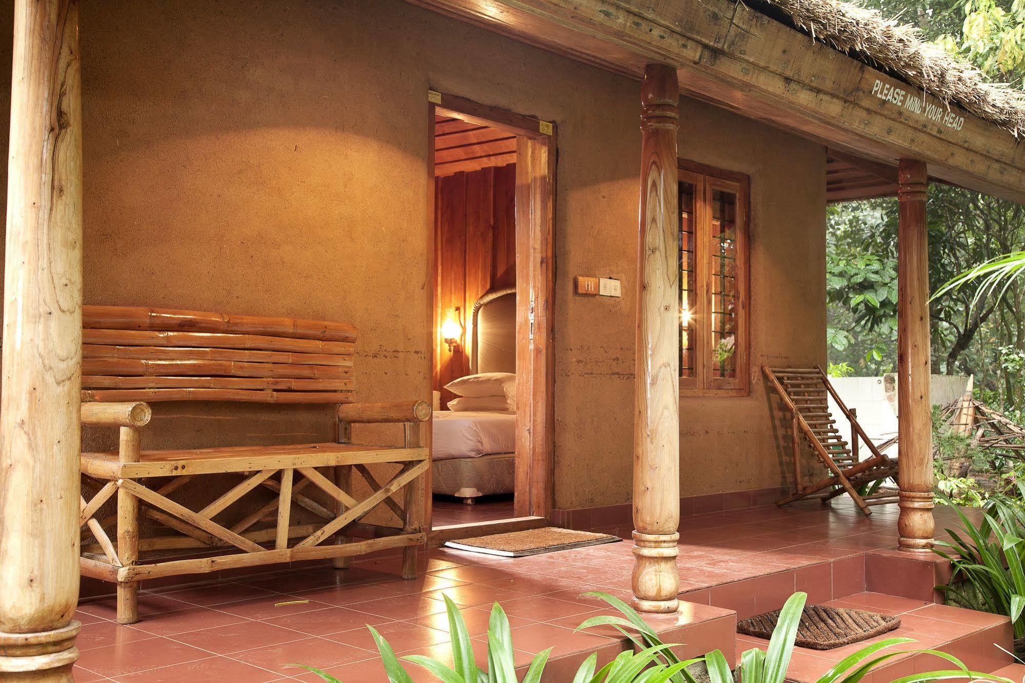 Woods N Spice - Thekkady Hotel Kumily ภายนอก รูปภาพ