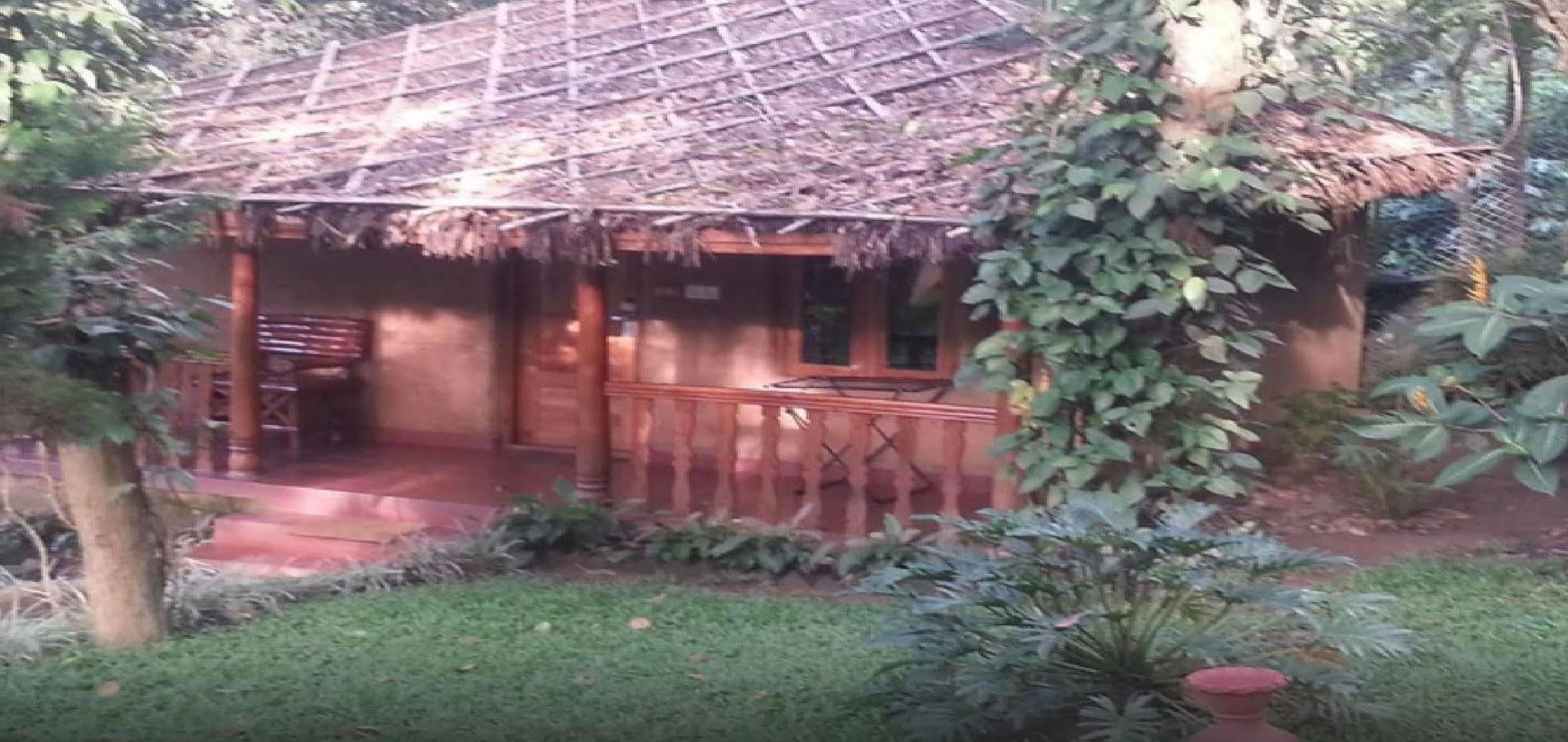 Woods N Spice - Thekkady Hotel Kumily ภายนอก รูปภาพ