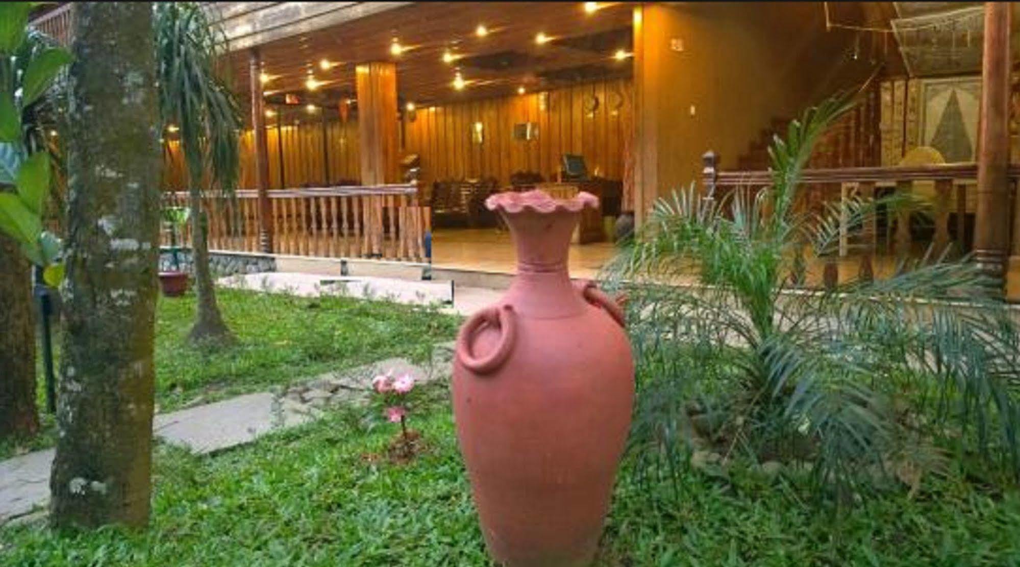 Woods N Spice - Thekkady Hotel Kumily ภายนอก รูปภาพ